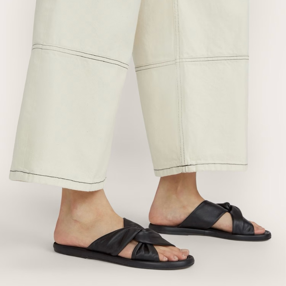 NEW Everlane Black Italian Leather Day Twist Flat Sandal in Size 6.5‎